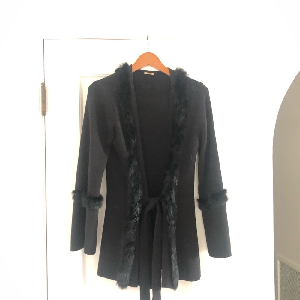 Flattering sweater with waist tie